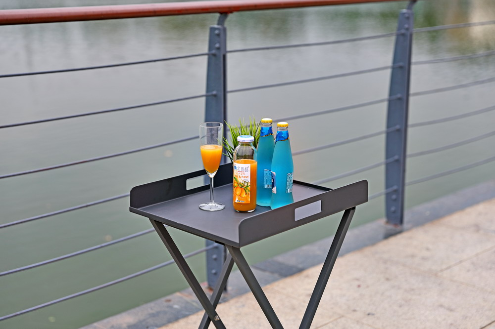 Sam Aluminum Indoor Outdoor Tray Table